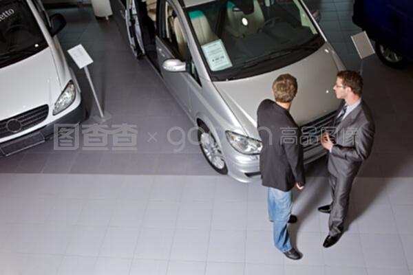 駕駛愉悅與個性展現 汽車銷售人員如何解讀車輛特點與裝飾用品