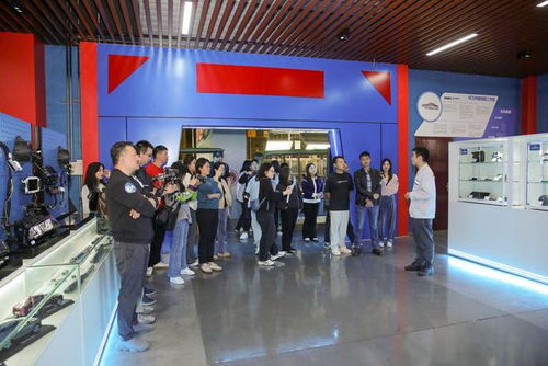 豪華座駕全面升級 行業(yè)頂尖AEB性能A級認證，包牌包稅包保險尊享方案，配專屬汽車裝飾壕禮